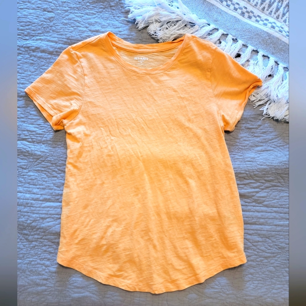 Old Navy t shirt